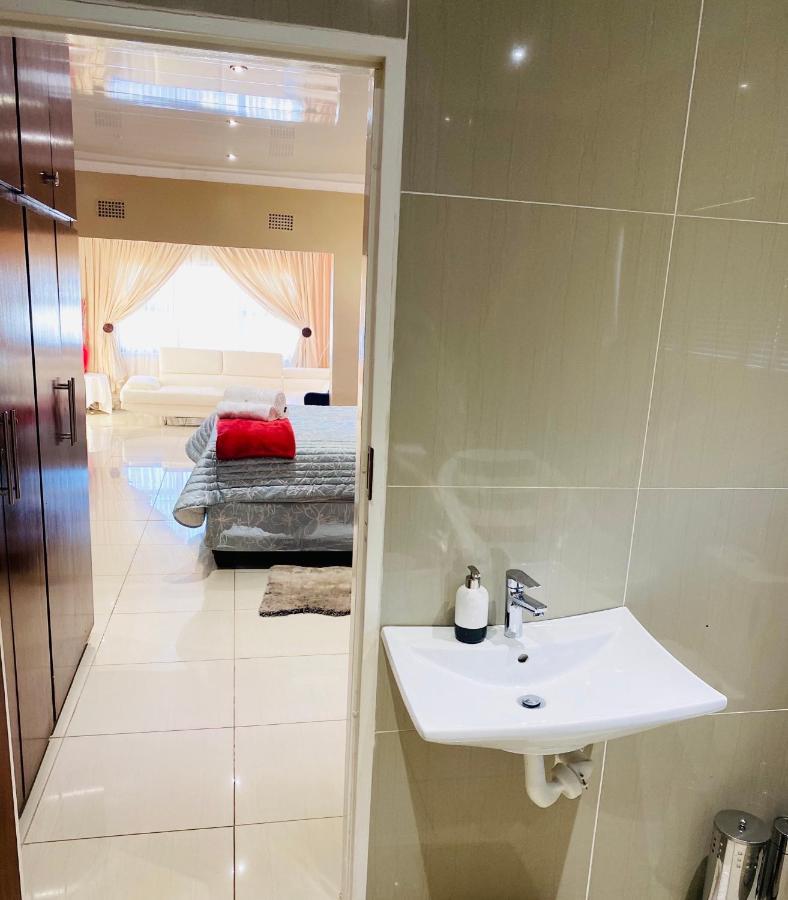 River Valley Guest House Butterworth Esterno foto
